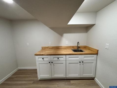 1890 Mccoy (suite #3) Avenue NE Salem OR 97301