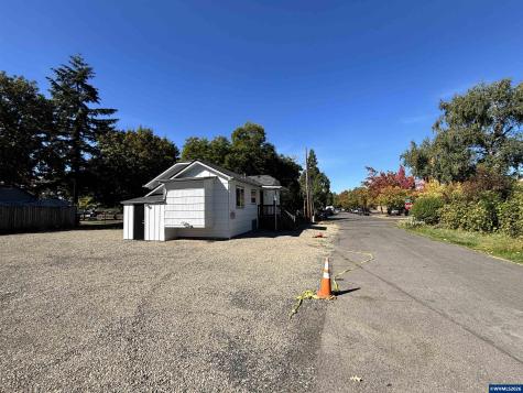 1890 Mccoy (suite #3) Avenue NE Salem OR 97301