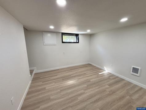 1890 Mccoy (suite #1) Avenue NE Salem OR 97301