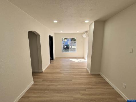 1890 Mccoy (suite #1) Avenue NE Salem OR 97301
