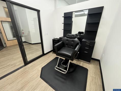 223 Commercial (140-a) Street NE Salem OR 97301