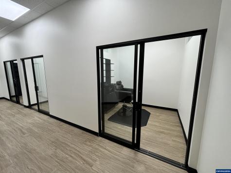 223 Commercial (140-a) Street NE Salem OR 97301