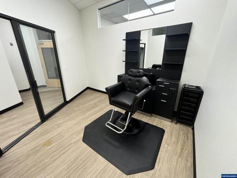 223 Commercial (140-d) Street NE Salem OR 97301