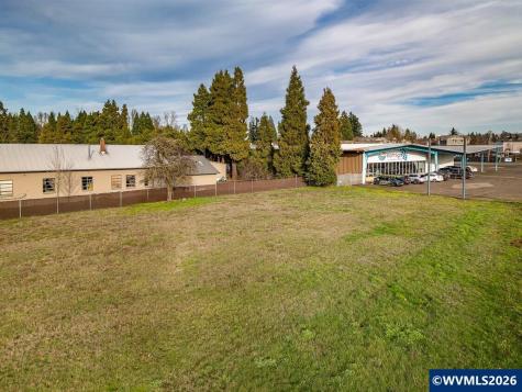 812 Mcclaine Street Silverton OR 97381