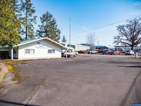 1744 Main Street Sweet Home OR 97386
