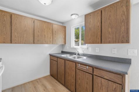 2555 SW Pickford #B Street Corvallis OR 97333