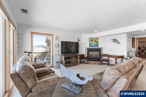 241 SW Ebb Avenue Lincoln City OR 97367