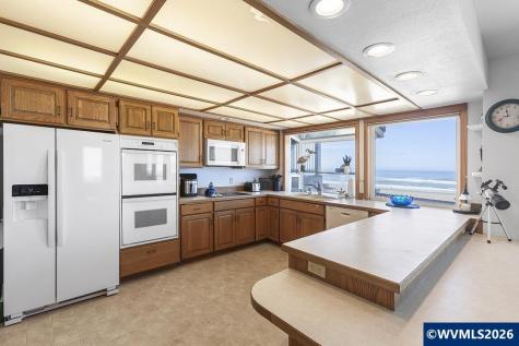 241 SW Ebb Avenue Lincoln City OR 97367