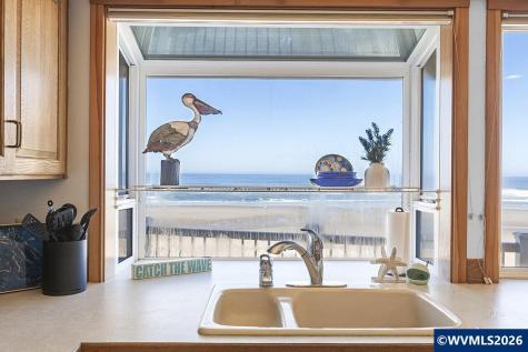 241 SW Ebb Avenue Lincoln City OR 97367