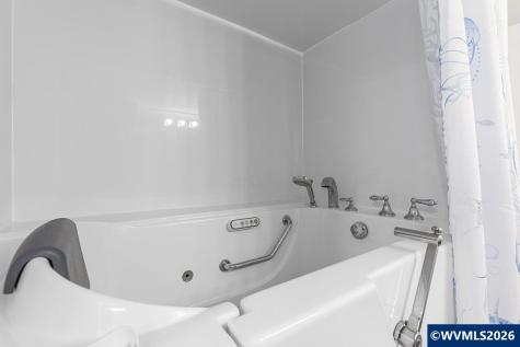 241 SW Ebb Avenue Lincoln City OR 97367
