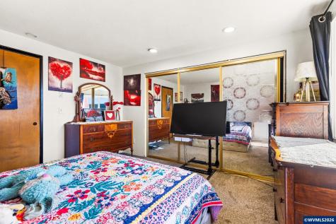 350 NE Evergreen #4 Court Dallas OR 97338