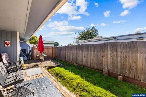 350 NE Evergreen #4 Court Dallas OR 97338