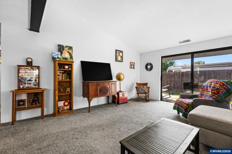 350 NE Evergreen #4 Court Dallas OR 97338