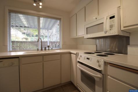 1035 Chestnut Street NW Salem OR 97304