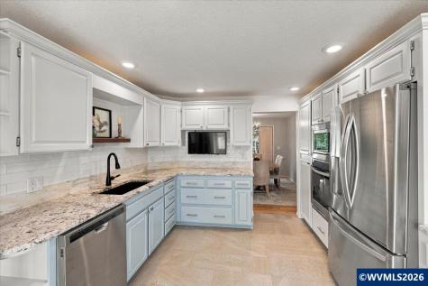 1905 Spicetree Lane SE Salem OR 97306