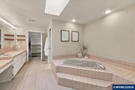 1905 Spicetree Lane SE Salem OR 97306