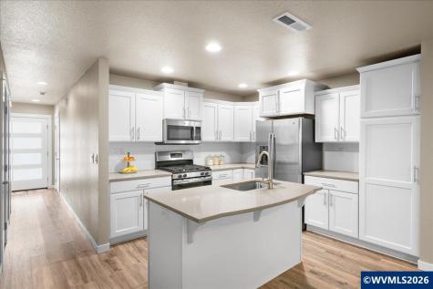 5912 Belknap Springs Street SE Salem OR 97306