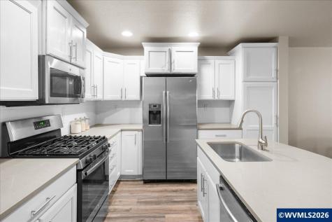 5912 Belknap Springs Street SE Salem OR 97306
