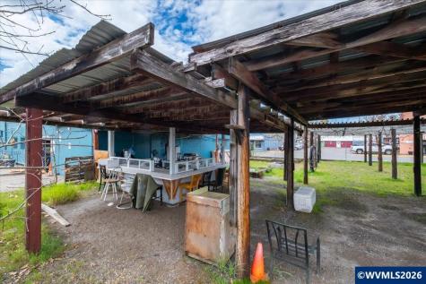 1211 Long Street Sweet Home OR 97386