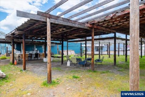 1211 Long Street Sweet Home OR 97386