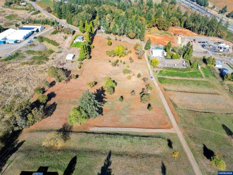 7805 Wildberry Lane SE Salem OR 97306