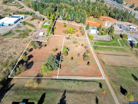 7805 Wildberry Lane SE Salem OR 97306