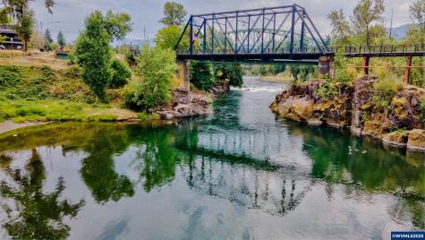 150 Santiam Pointe Lp NE Mill City OR 97360