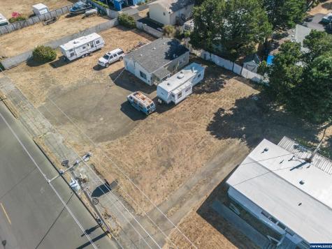 1045 NE Mill (-1085) Street Waldport OR 97394