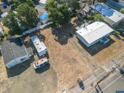 1045 NE Mill (-1085) Street Waldport OR 97394