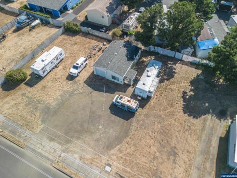 1045 NE Mill (-1085) Street Waldport OR 97394