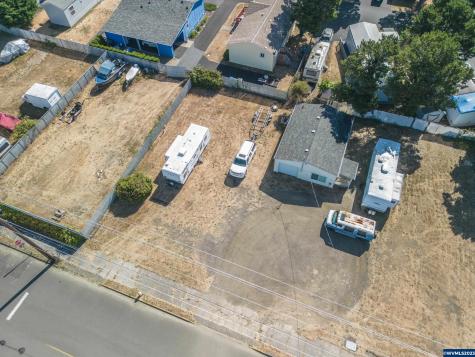 1045 NE Mill (-1085) Street Waldport OR 97394