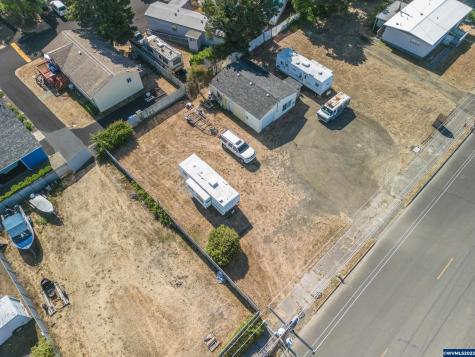 1045 NE Mill (-1085) Street Waldport OR 97394