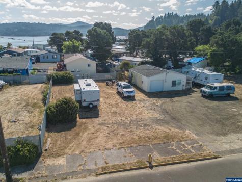 1045 NE Mill (-1085) Street Waldport OR 97394