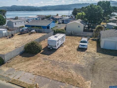1045 NE Mill (-1085) Street Waldport OR 97394
