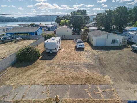 1045 NE Mill (-1085) Street Waldport OR 97394
