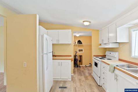 5042 Cumberland #18 Court Salem OR 97306