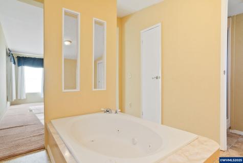 5042 Cumberland #18 Court Salem OR 97306