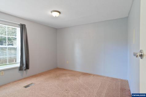 5042 Cumberland #18 Court Salem OR 97306