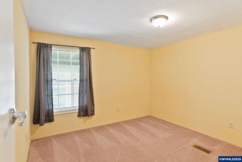5042 Cumberland #18 Court Salem OR 97306