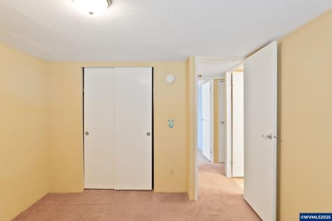 5042 Cumberland #18 Court Salem OR 97306