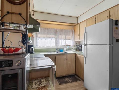 4882 Lancaster #14 Drive NE Salem OR 97305-1742