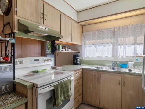 4882 Lancaster #14 Drive NE Salem OR 97305-1742