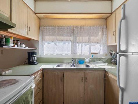4882 Lancaster #14 Drive NE Salem OR 97305-1742