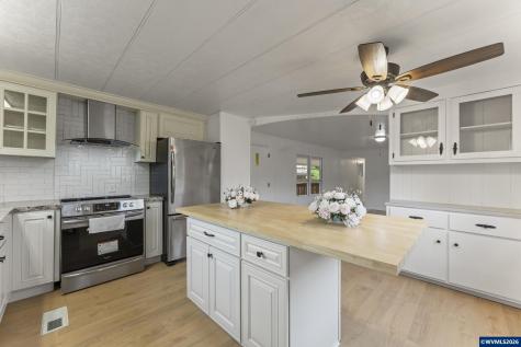 570 N 10th Avenue Cornelius OR 97113