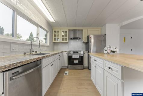 570 N 10th Avenue Cornelius OR 97113