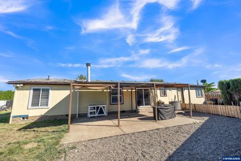 733 Fescue Avenue Woodburn OR 97071