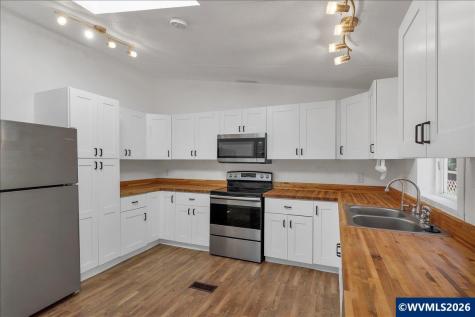 2025 Navaho Court SE Salem OR 97306