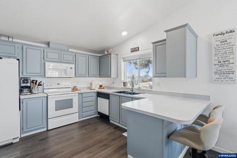 2151 Three Lakes #93 Road SE Albany OR 97322