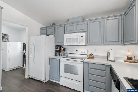 2151 Three Lakes #93 Road SE Albany OR 97322