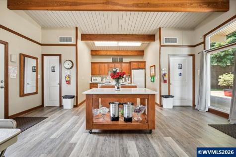 4995 Sunnyside #w34 Road SE Salem OR 97302-3561